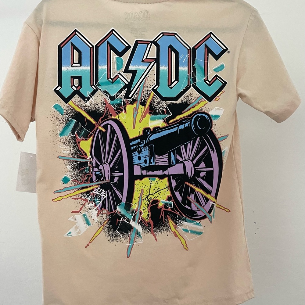 Juniors' AC/DC Rock graphic boyfriend tee.